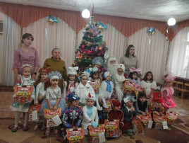Новогодний утренник в средней группе "Новогодний праздник" Новогодний утренник в средней группе "Новогодний праздник".