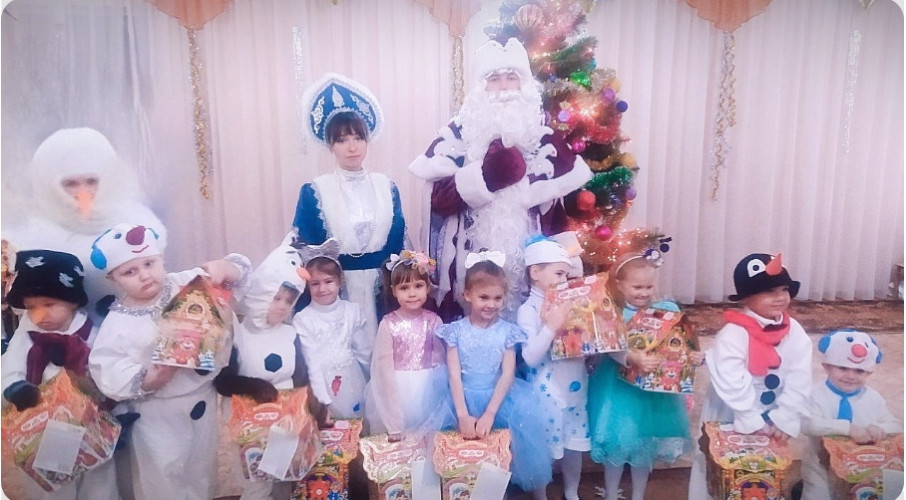 Новогодний утренник в средней логопедической группе и старшей логопедической группе "Носик для снеговика" Новогодний утренник в средней логопедической группе и старшей логопедической группе "Носик для снеговика".
